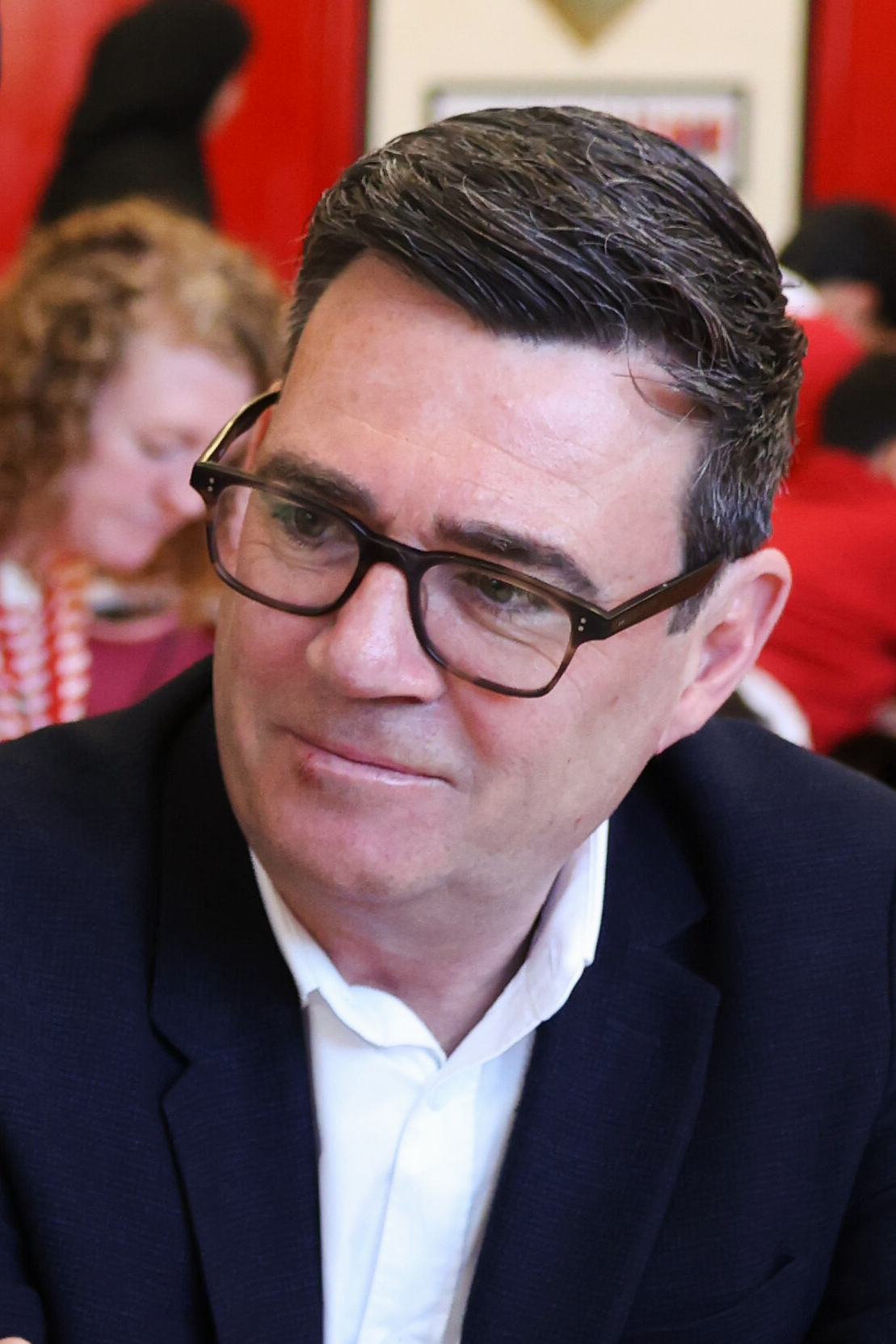 Burnham kabine eksikliği uyarısı: İşçi Partisi iktidara hazırlanıyor