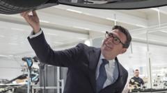Başbakan Burnham 'Vergi ve Harcama Sosyalisti' Eleştirilerini Reddetti
