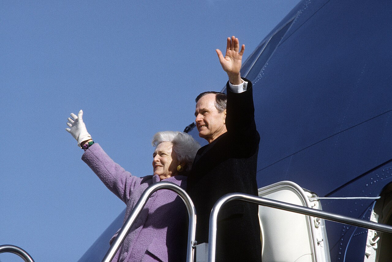 Bush'un 80. yaşında Trump'tan mesaj yok