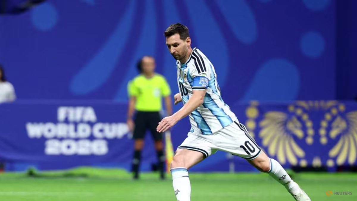 Büyüleyici Lionel Messi Arjantin'i kurtardı ve yeni bir gün için hayatta kaldı