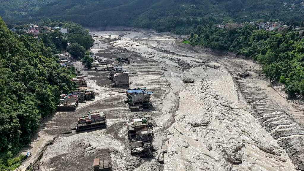Buzul Çökmesi Nepal-Tibet Heyelanlarına Yol Açmış Olabilir