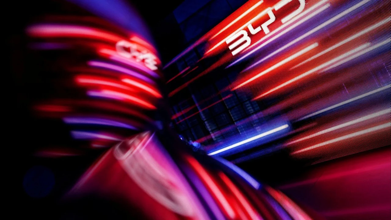 BYD, Geely'yi Solladı: Petrol Krizi Elektrikli Araç Talebini Patlattı