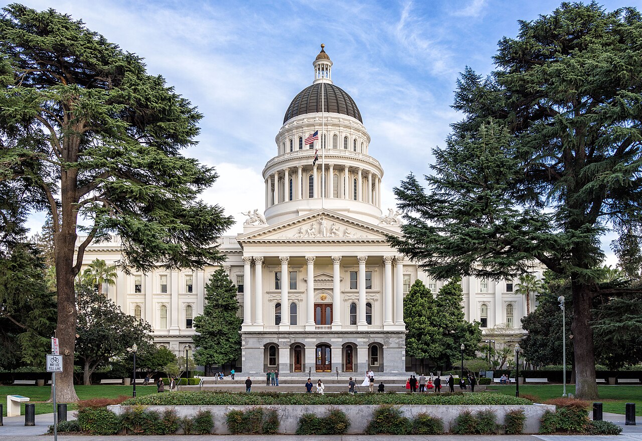 California, Trump döneminde iyi yönetim reformlarını geri çekiyor