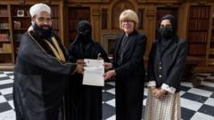 Canterbury Başpiskoposu, Bin Ladin'i Öven Müslüman Din Adamından Ödülü Geri Çekti