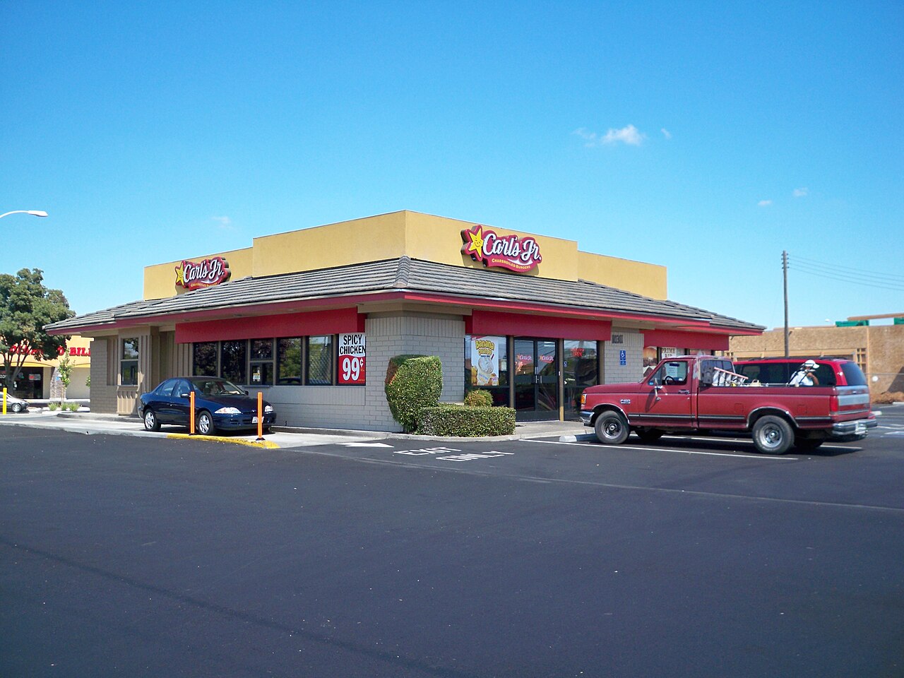 Carl’s Jr. zor durumda: 10 şube kapanıyor, 49’u satılıyor