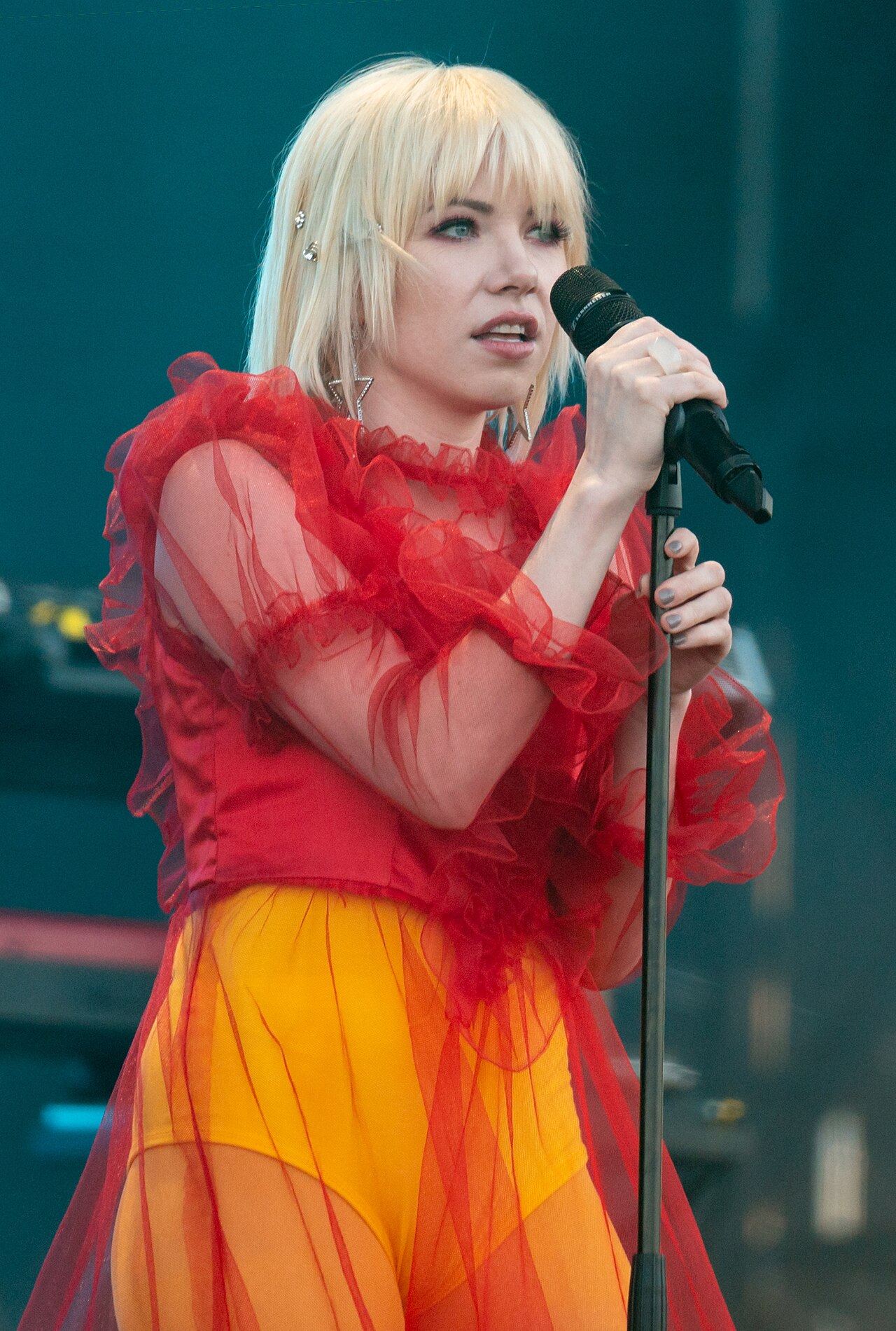 Carly Rae Jepsen 'Day and Night' ile Geri Dönüyor
