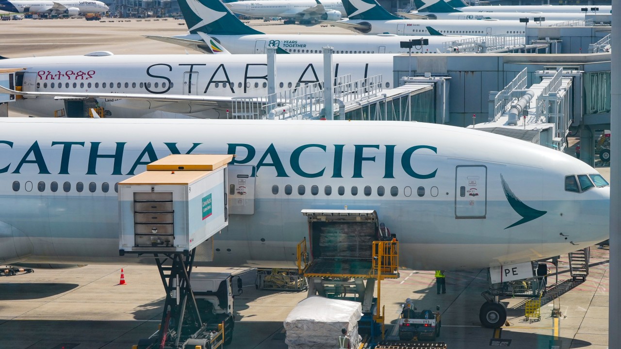 Cathay, Dubai ve Riyad uçuşlarını Ocak sonuna kadar askıya aldı