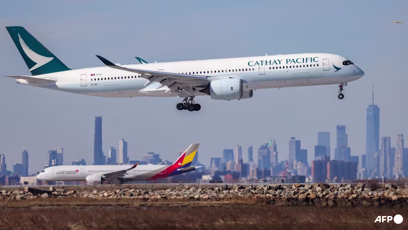 Cathay Pacific uçağı NATO savaş uçakları tarafından önlendi: Güvenlik riski yok