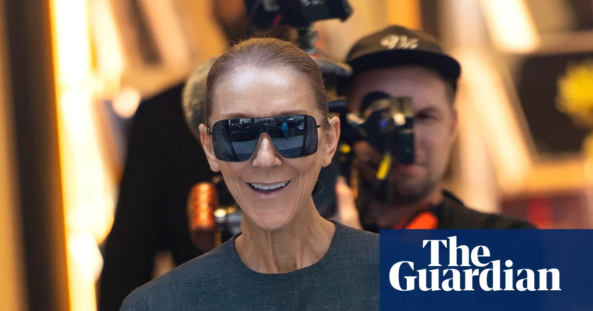 Céline Dion Paris'te sahnede: 30 bin hayran akın etti