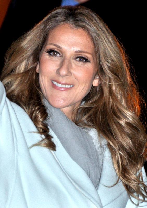 Celine Dion Paris'te sahnede: Altı yıl sonra geri döndü