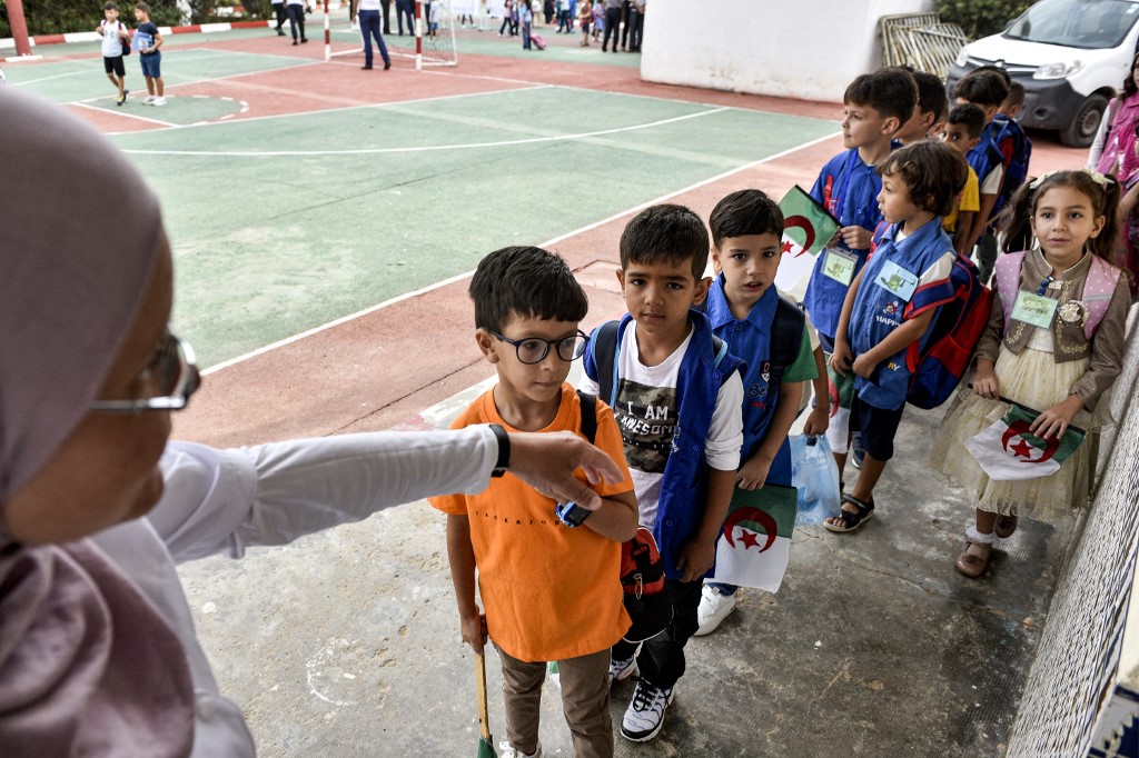 Cezayir özel okullarda yabancı müfredatı yasakladı