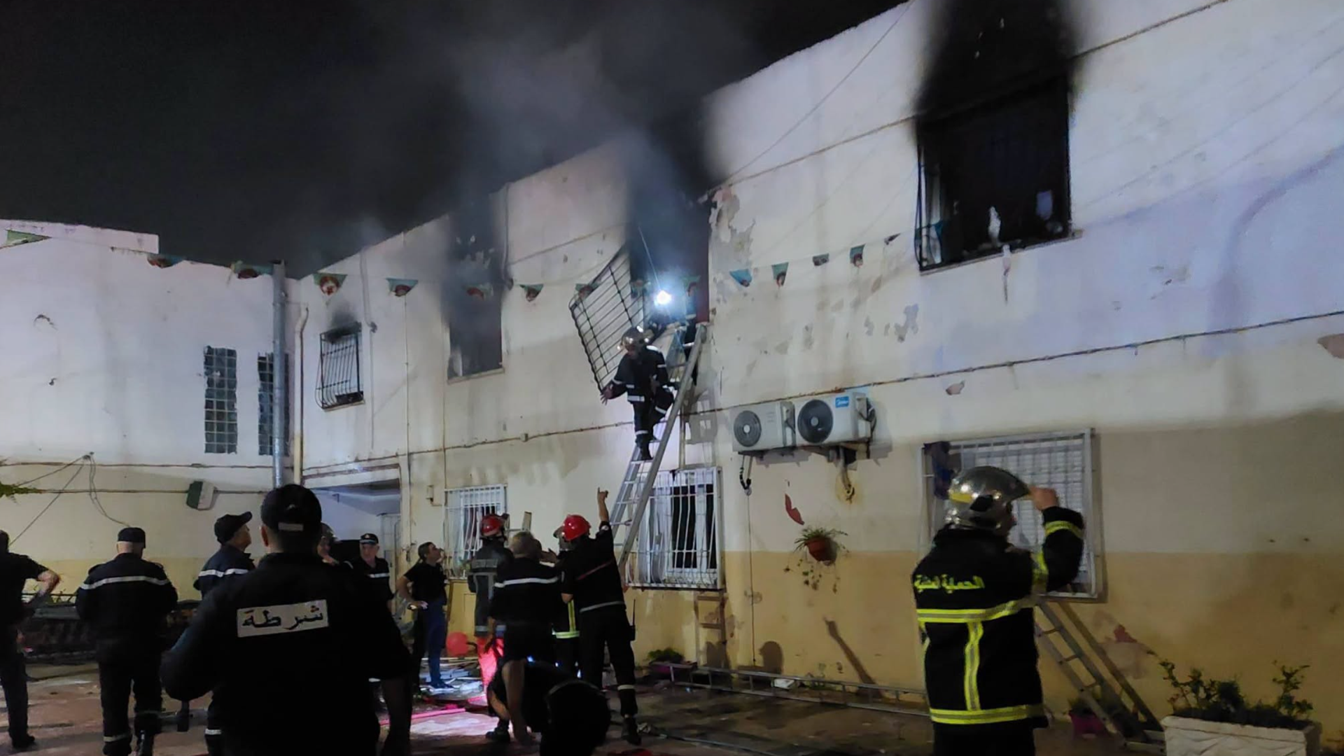Cezayir'de Yetimhanede Çıkan Yangında 11 Kişi Hayatını Kaybetti
