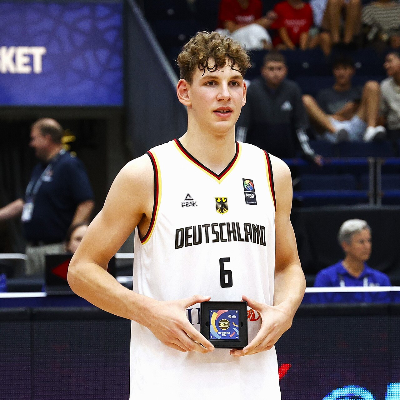 Charlotte Hornets, Hannes Steinbach ile Geleceğe Yatırım Yapıyor