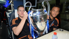 Chelsea'den Farnham Town'a: Sam Hutchinson'ın 19 Yıllık Yolculuğu