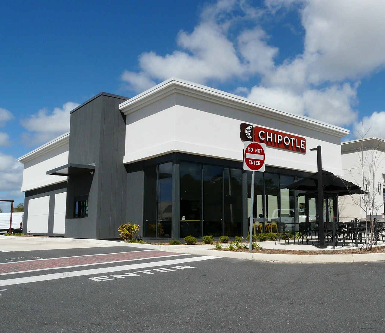 Chipotle, salmonella vakaları nedeniyle jalapeño biberlerini menüden çekti