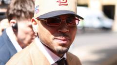 Chris Brown, Londra'daki şişe saldırısında kavgaya karışmaktan suçunu kabul etti