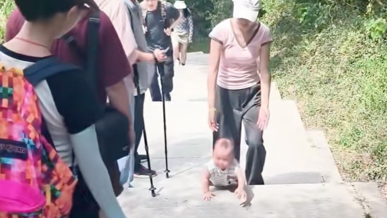 Çin'de 9 Aylık Bebek Dağa Tırmandı: Güvenlik Tartışması