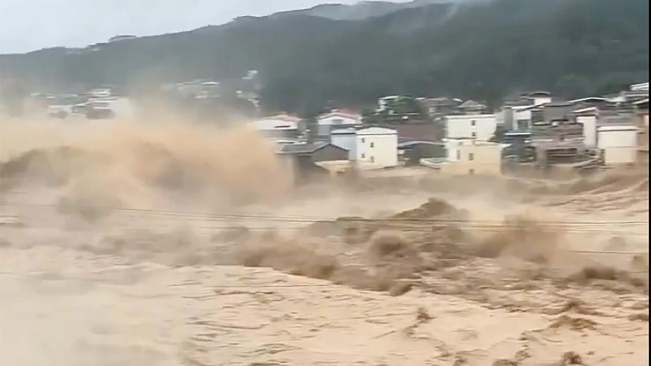 Çin'de baraj çöktü: Tayfun yağmurları Guangxi'de seti aştı, yüzlerce kişi tahliye edildi