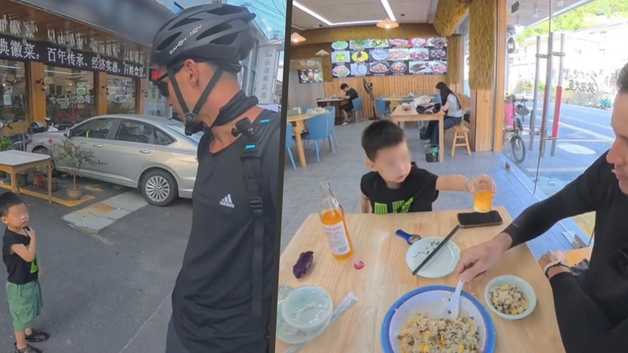 Çin'de 'Bebek Patron' Restoran Önünde Müşteri Kazanıyor