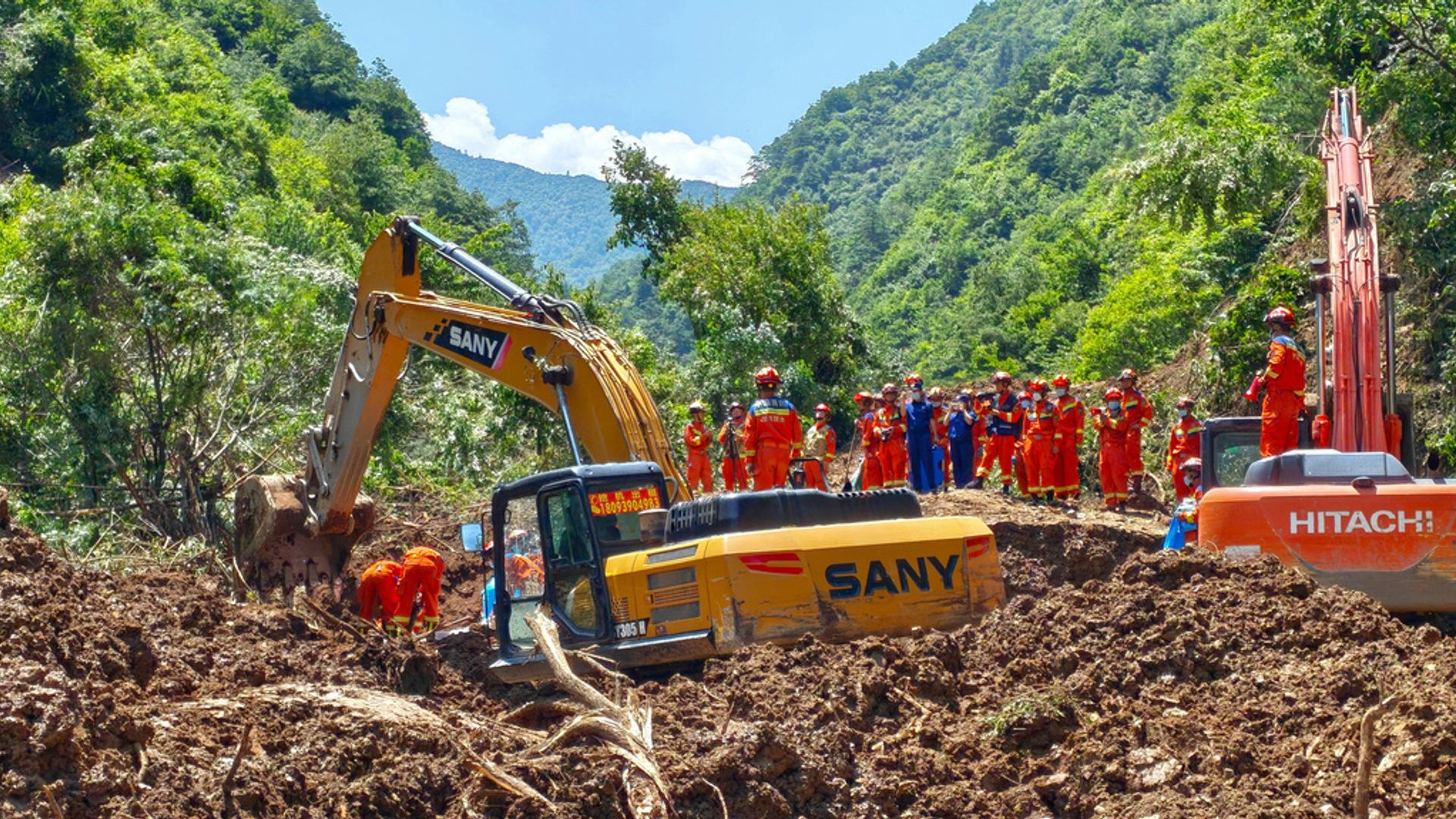 Çin'de heyelan: En az 5 ölü, 12 kişi toprak altında