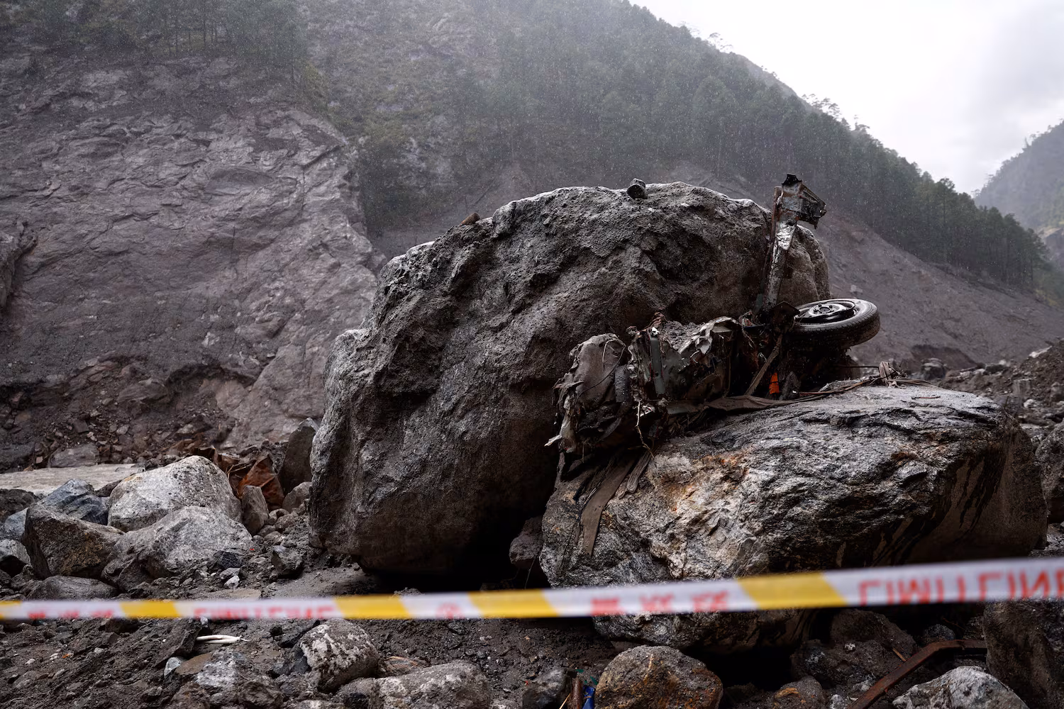 Çin'de heyelan felaketi: 43 ölü, binlerce kayıp