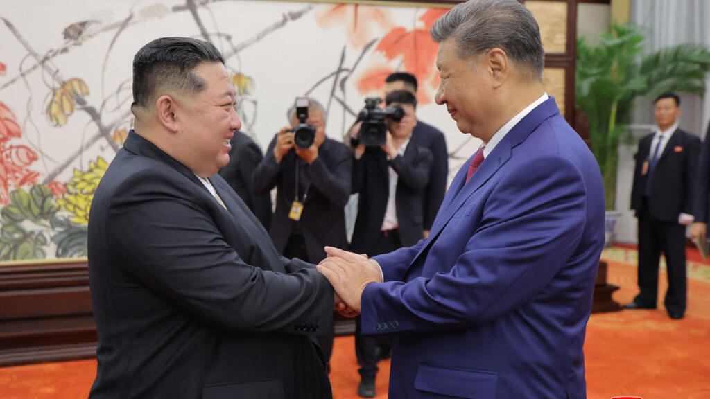 Çin lideri Xi Jinping, kritik ziyaret için Kuzey Kore'de