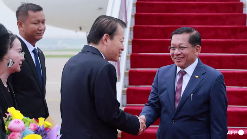 Çin ve Myanmar liderleri Pekin'de derinleşen bağlar için bir araya geldi