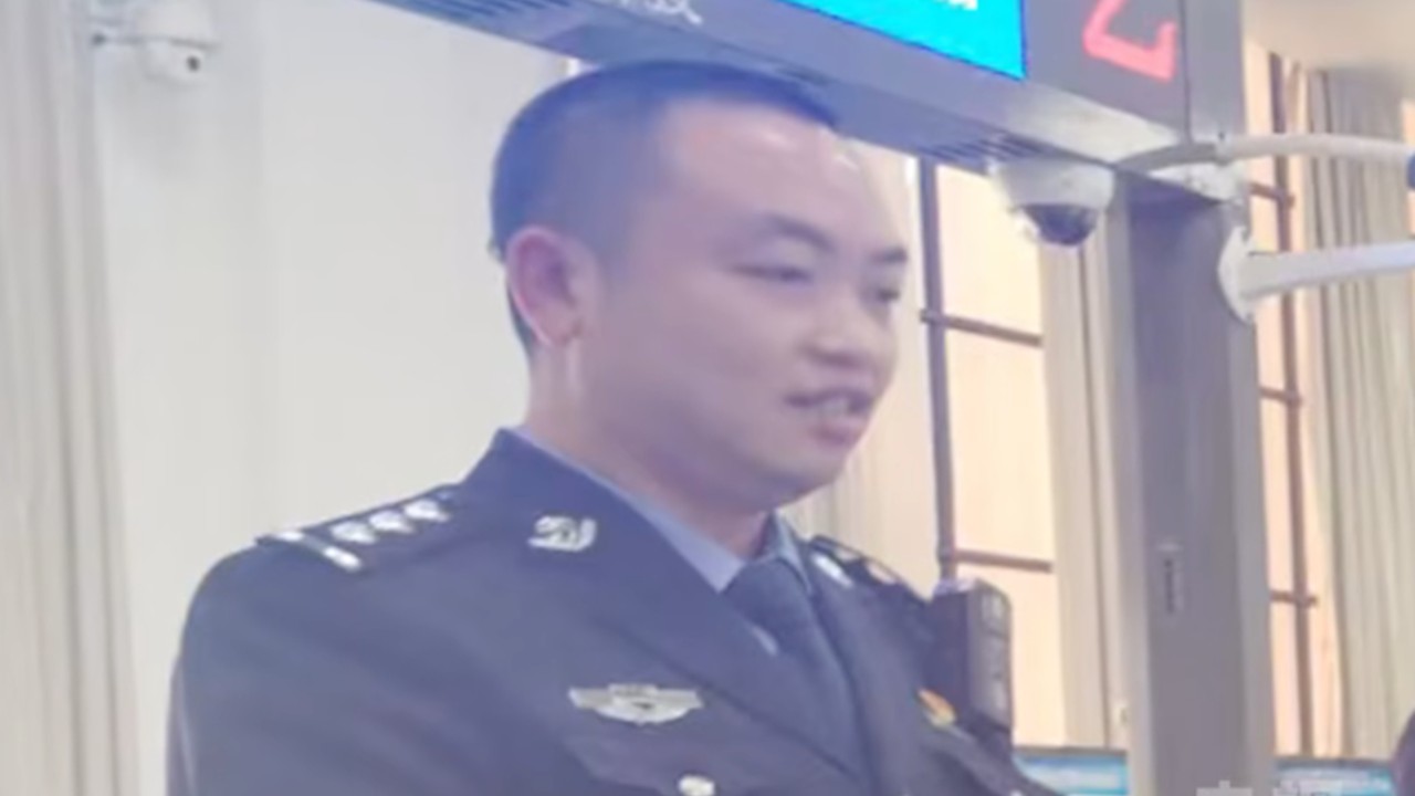 Çin-Nepal Sınırında Heyelan: Polis Memuru Hayat Kurtardı