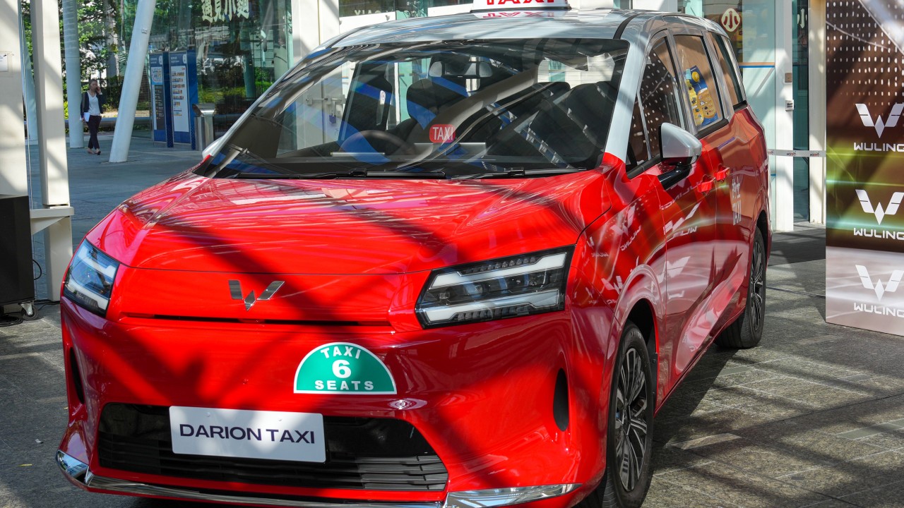 Çin ortak girişimi Hong Kong'da elektrikli taksiyi tanıttı