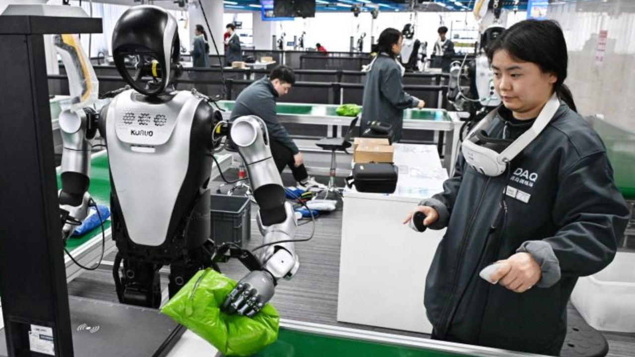 Çin'de 'robot eğitmenleri' günde 200 kez bulaşık yıkayıp 900 dolar kazanıyor