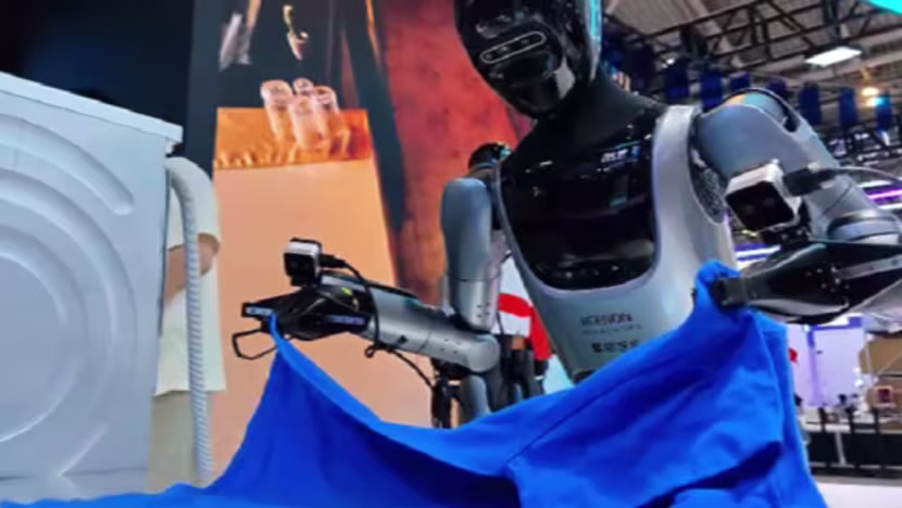 Çin Yapay Zeka Fuarı'nda insansı robotlar hayatın her alanına giriyor