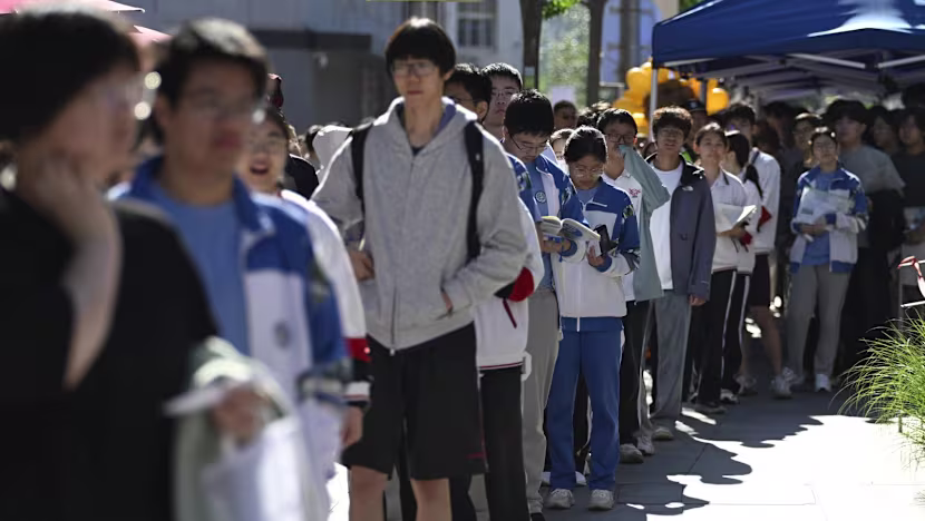 Çin'de 12.9 milyon öğrenci hayatlarının en zorlu sınavı 'Gaokao'ya girdi