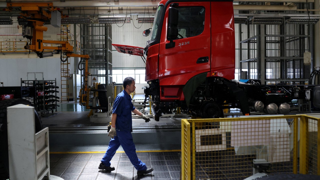 Çin'de fabrika faaliyeti beş ayın ardından daralma sinyali verdi