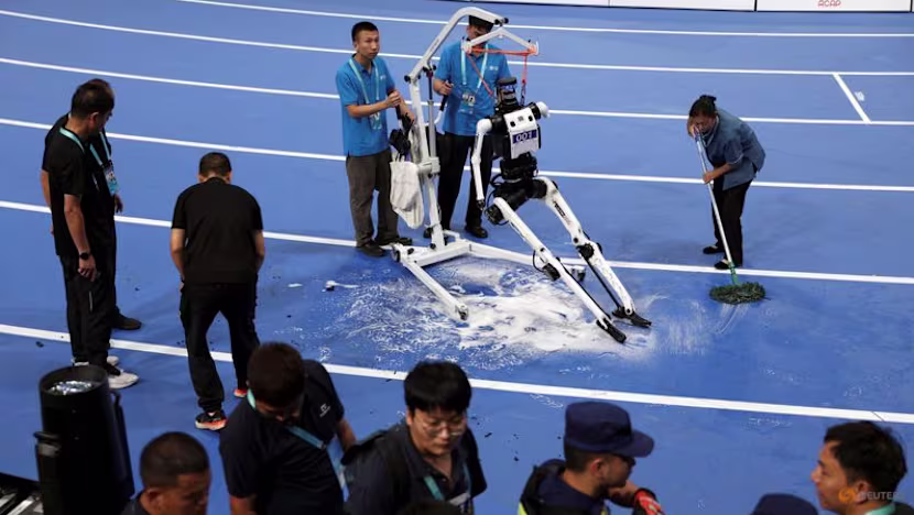 Çin'de 'Robot Olimpiyatları': İnsansı robotlar kılıç kılıca ve tai chi yaptı