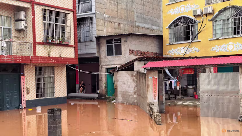 Çin'in güneyinde sel felaketi: On binlerce kişi tahliye edildi