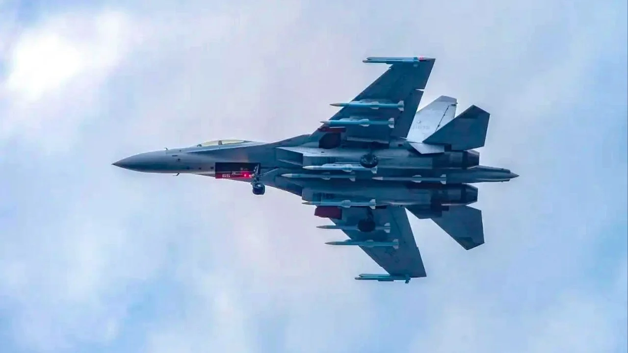Çin'in J-16 savaş uçağı 'canavar modu'yla Pasifik'te caydırıcılığı artırıyor