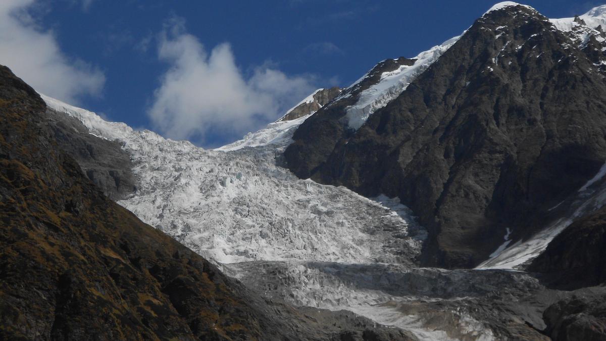 Çinli Araştırmacılar: Tibet Buzulları Eriyor, Felaket Riskleri Artıyor