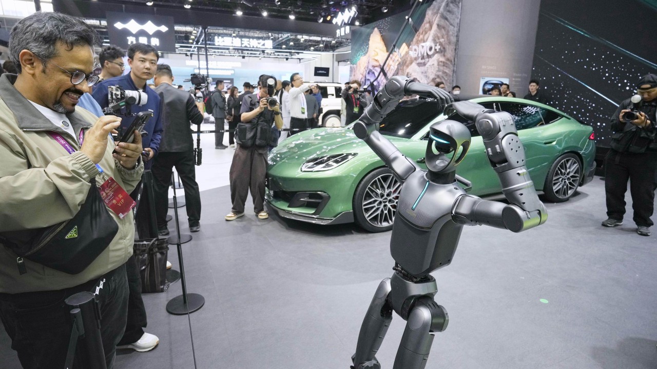 Çinli devler insansı robot yarışında Tesla'ya meydan okuyor