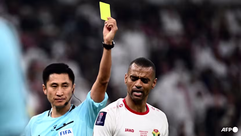 Başarıya Hasret Çinli Futbolseverlerin Yeni Sembolü: 'Kart Ustası' Hakem