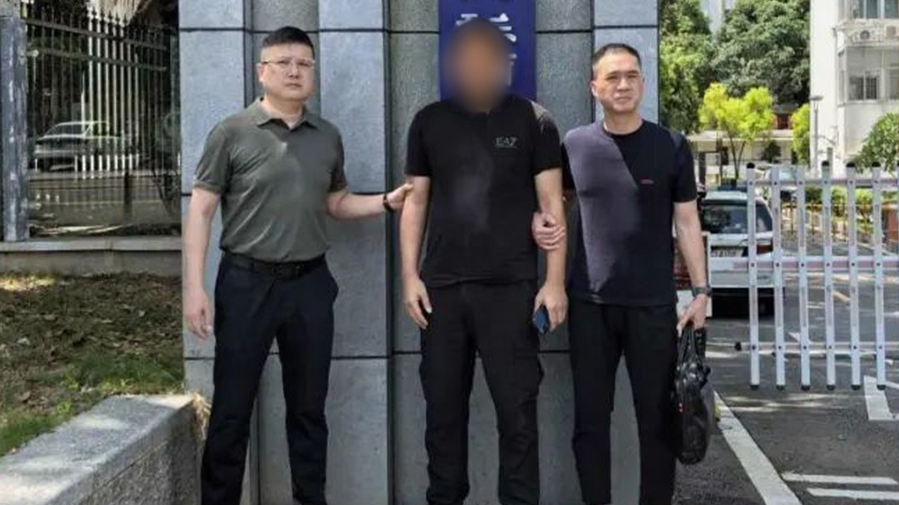 Çinli kaçak, 19 yıl ölü ikizinin kimliğiyle yakalandı
