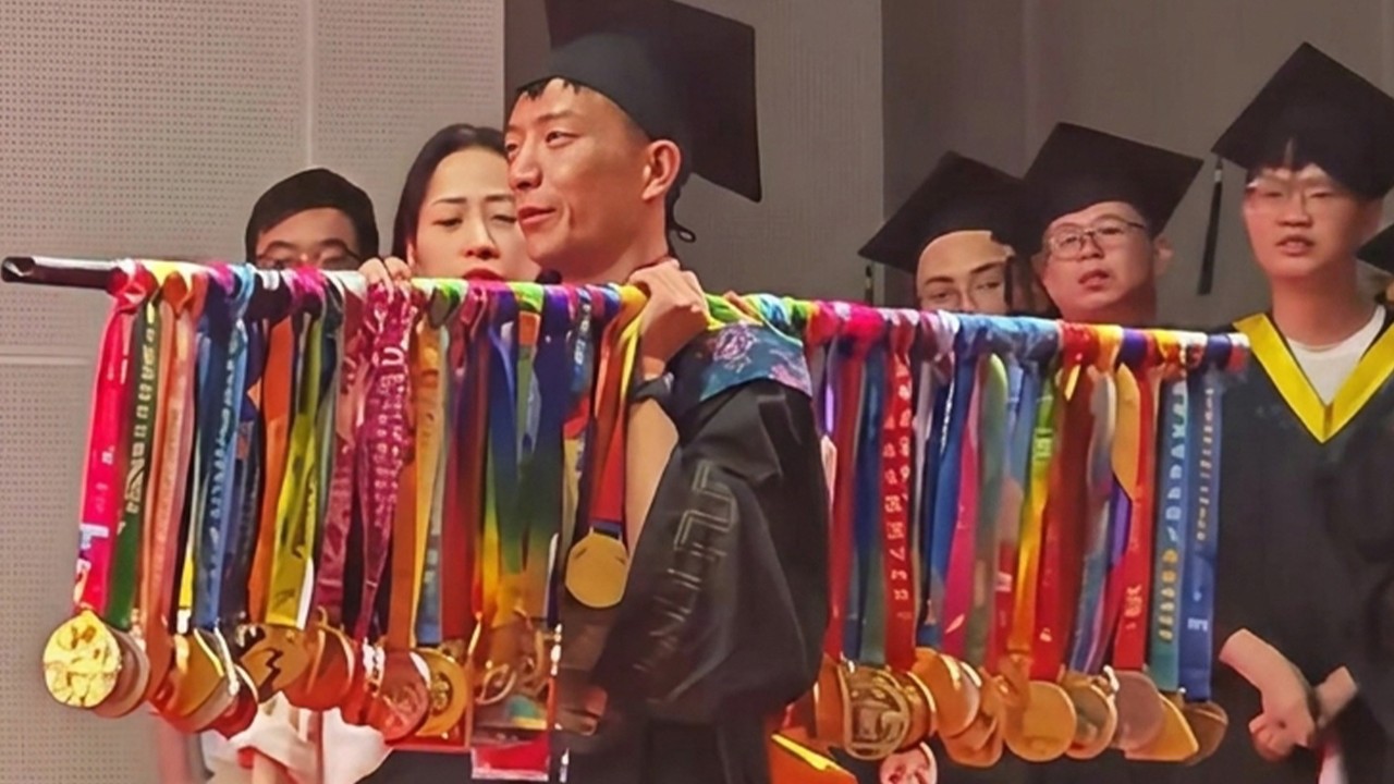 Çinli öğrenci 70 maraton madalyasıyla mezun oldu: Koşarak okudu