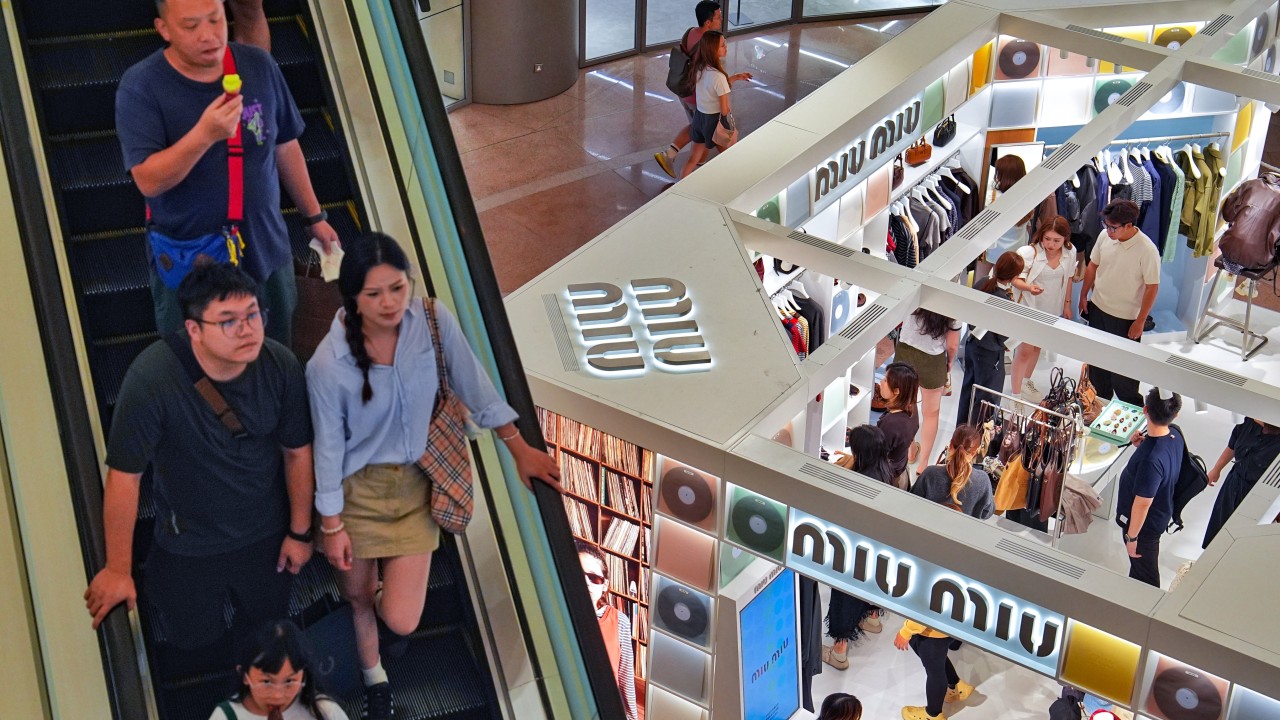 Çinli Turistler Hong Kong Alışveriş Merkezlerini Doldurdu