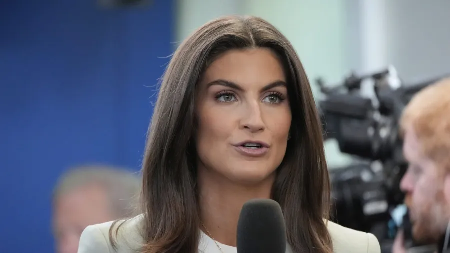 CNN muhabiri Trump'ı yalanladı: Demokratik sosyalizm komünizm değil