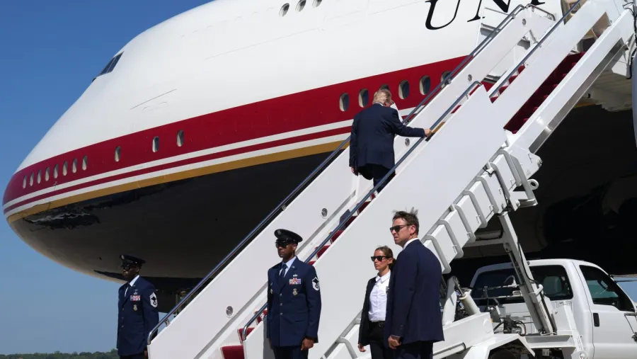 CNN: Muhabirlerimiz Air Force One'dan çıkarıldı