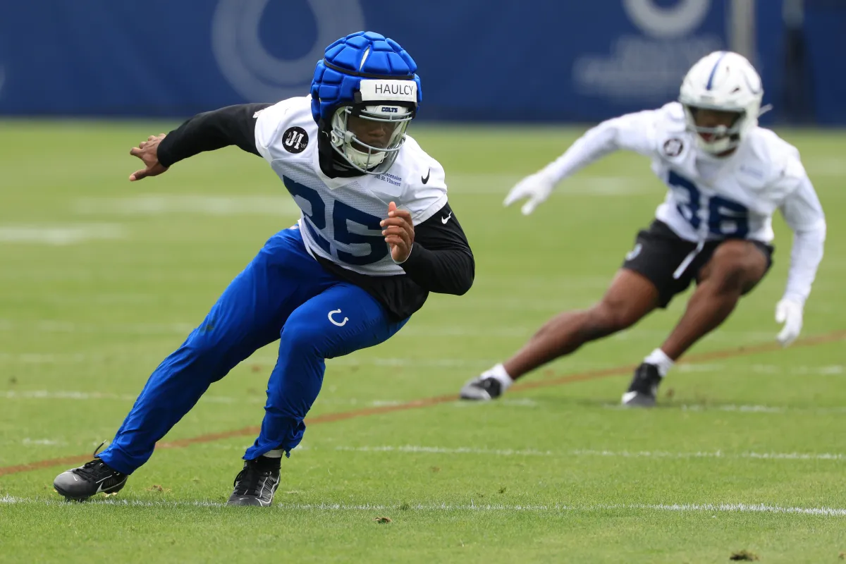 Colts' Çaylak Yıldızı İlk 11 İçin Yarışıyor