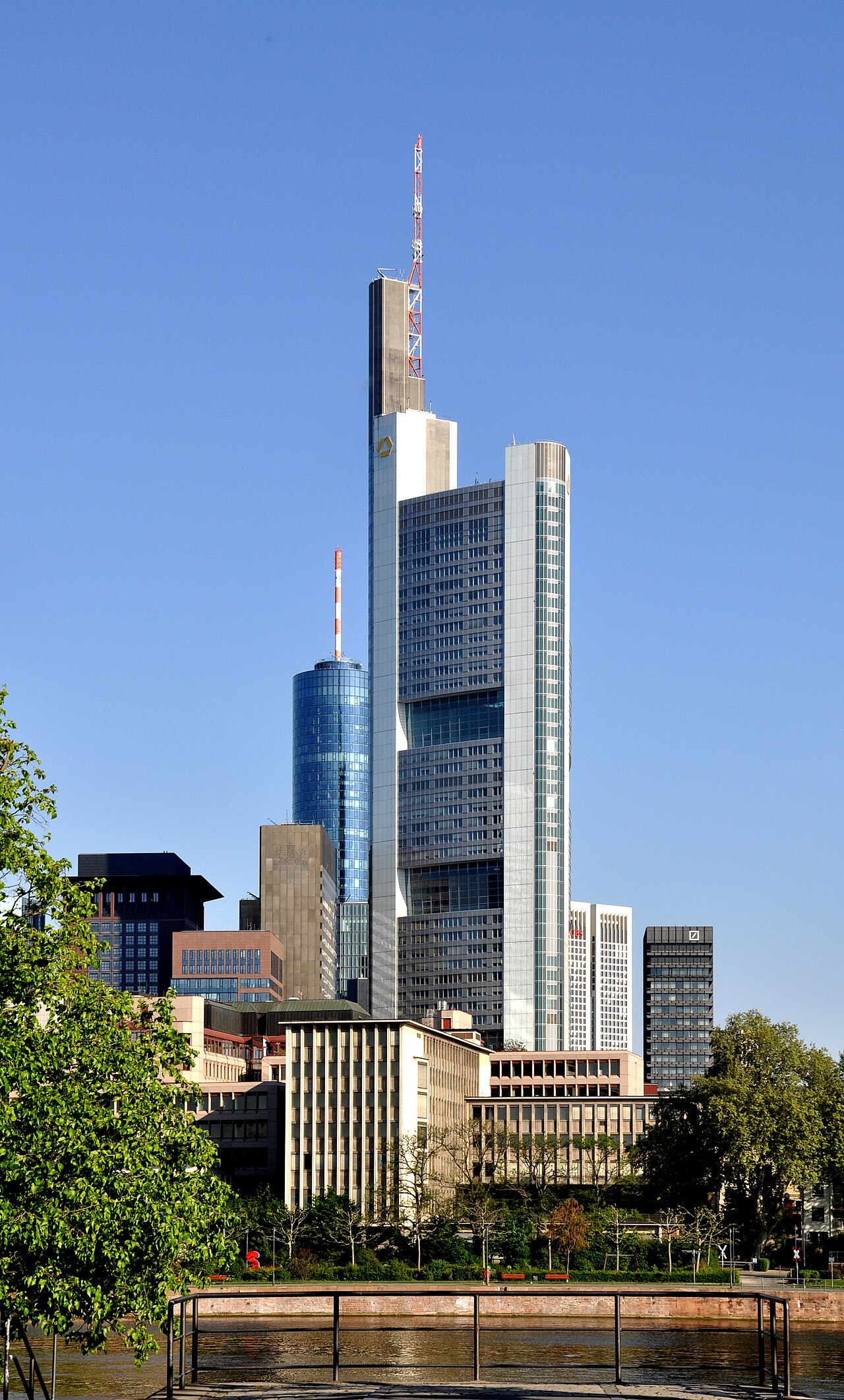 Commerzbank'tan UniCredit devralma teklifine yeni endişeler