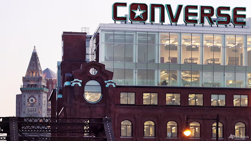 Converse ırkçılık eleştirisi sonrası sneaker reklamını kaldırdı