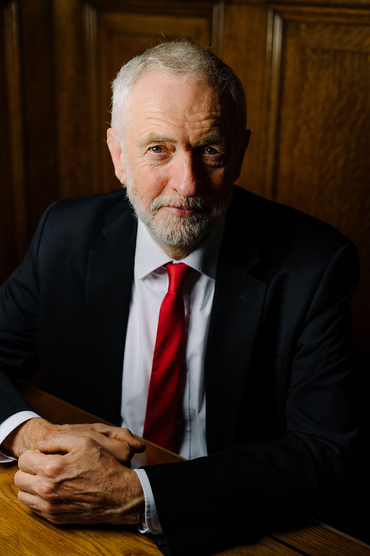 Corbyn'den Starmer'a Sert Tepki: 'İşçi Partisi Kurumsal Antisemitist Değildi