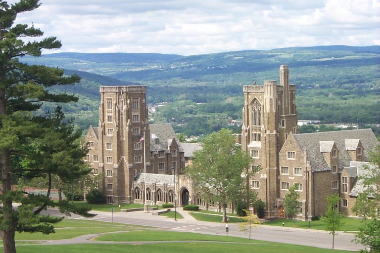 Cornell'de Yahudi Patron İstemem Diyen Ivy League Öğrencisi Okuldan Atılmadığını Söylüyor