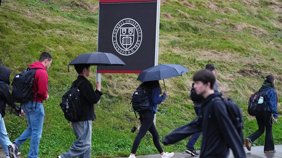 Cornell Üniversitesi tecavüz iddiaları öfke yarattı